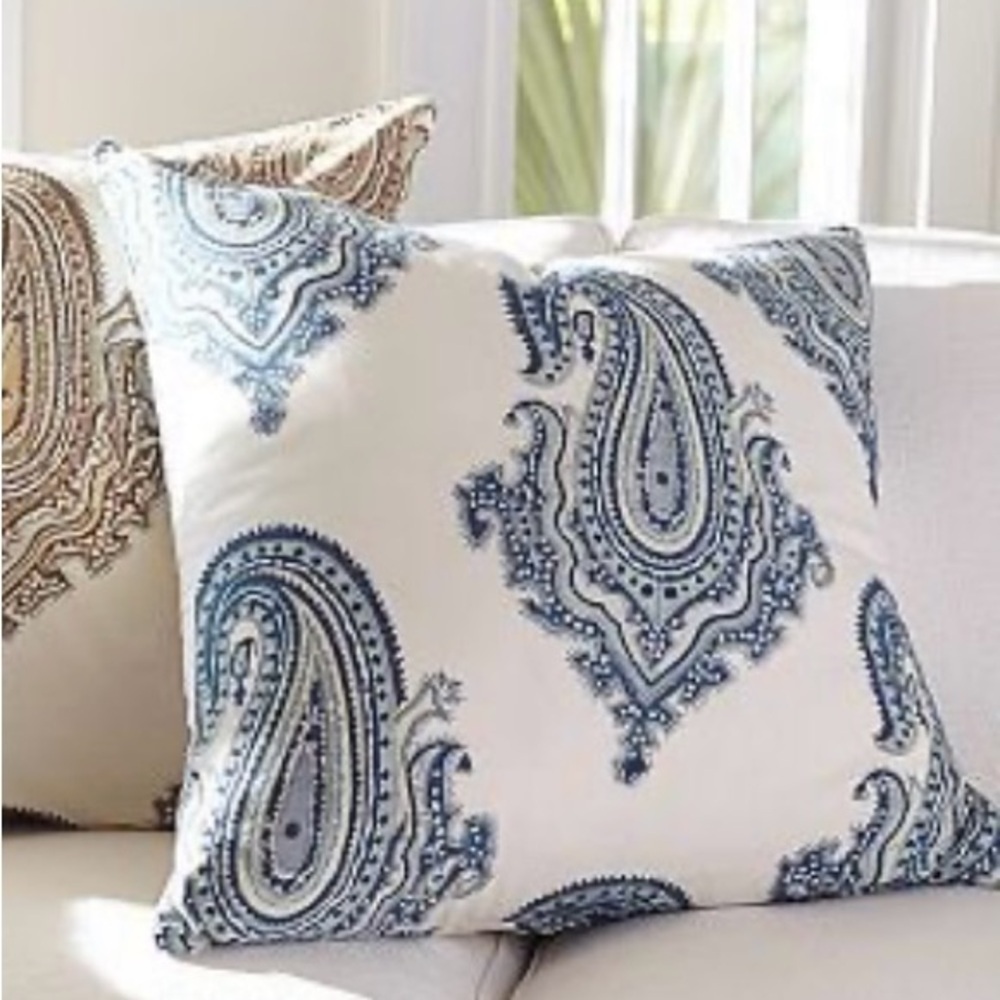 Set of 2 Pottery Barn Gabi Paisley Pillow Shams Blue Off White NEW